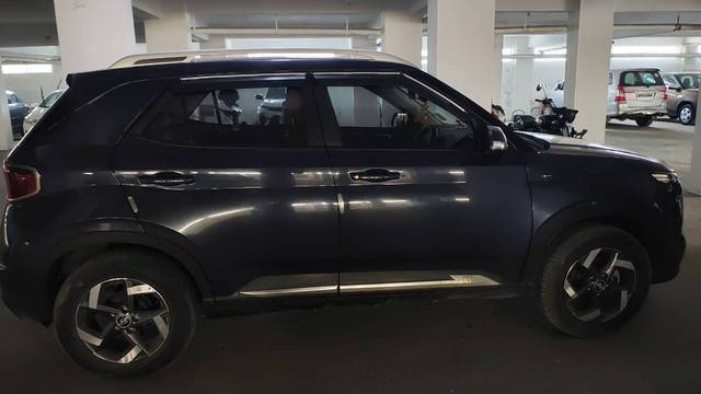 https://images10.gaadi.com/usedgaadi-sellcar/UsedCar/f57d2011a/093d517d-9a12-4950-b05e-ab7bcf116d97.jpg?imwidth=6401