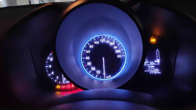 https://images10.gaadi.com/usedgaadi-sellcar/UsedCar/f57d2011a/ff3f8021-e9cb-4957-a4af-cacdc80ed410.jpg?imwidth=6402