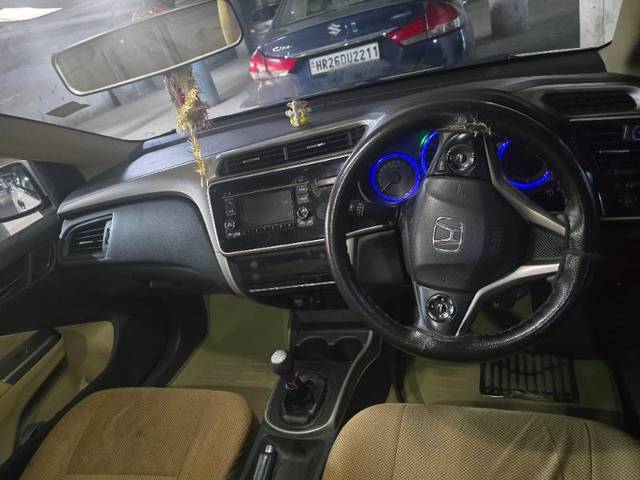 https://images10.gaadi.com/usedgaadi-sellcar/UsedCar/f57d5c86a/f1917818-a49e-4057-aa39-3745ab903140.jpg?imwidth=6402