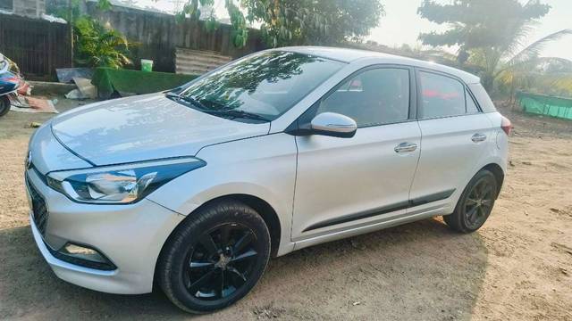 https://images10.gaadi.com/usedgaadi-sellcar/UsedCar/f57d626fa/a4e82833-f49e-4d94-bf95-bcef31799a5b.jpg?imwidth=6400