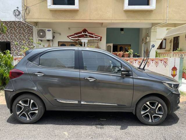 https://images10.gaadi.com/usedgaadi-sellcar/UsedCar/f57dc3d6a/1383df4a-dd98-4f6b-9891-3ddf8e9b2455.jpg?imwidth=6401