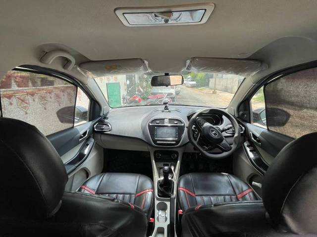 https://images10.gaadi.com/usedgaadi-sellcar/UsedCar/f57dc3d6a/f9b96a7b-5531-4863-9d34-45d2d121d036.jpg?imwidth=6400