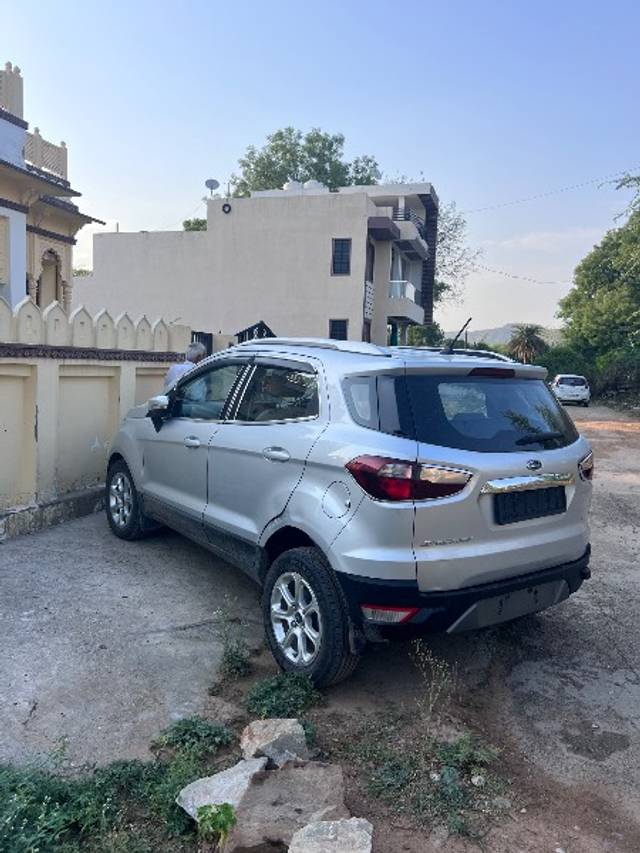 https://images10.gaadi.com/usedgaadi-sellcar/UsedCar/f57de2aea/38576803-1653-47d6-9b09-3bceed2b27d2.jpeg?imwidth=6402