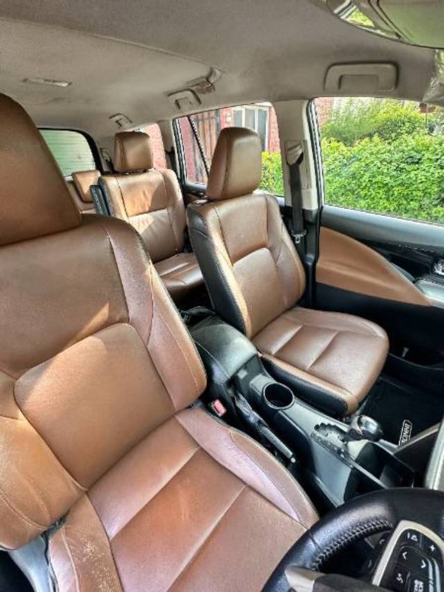 https://images10.gaadi.com/usedgaadi-sellcar/UsedCar/f57f1f3ba/9b7c11c6-f584-43e3-ba1c-50c684a7fef2.jpeg?imwidth=6400