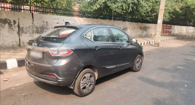 https://images10.gaadi.com/usedgaadi-sellcar/UsedCar/f57f28d1a/93f0b84a-b132-4c12-b66d-9f5104b50210.jpg?imwidth=6402