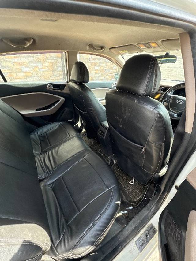 https://images10.gaadi.com/usedgaadi-sellcar/UsedCar/f57f378ba/d1f7dd93-5631-4361-8ab6-e9db3cfd5a3a.jpg?imwidth=6402