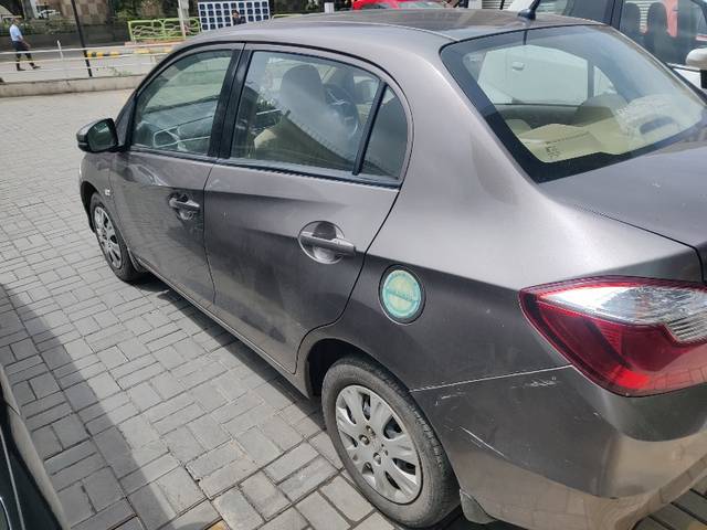 https://images10.gaadi.com/usedgaadi-sellcar/UsedCar/f57f7ba0a/ee95b66d-b7b1-4f9d-8464-1455a8962327.jpeg?imwidth=6402