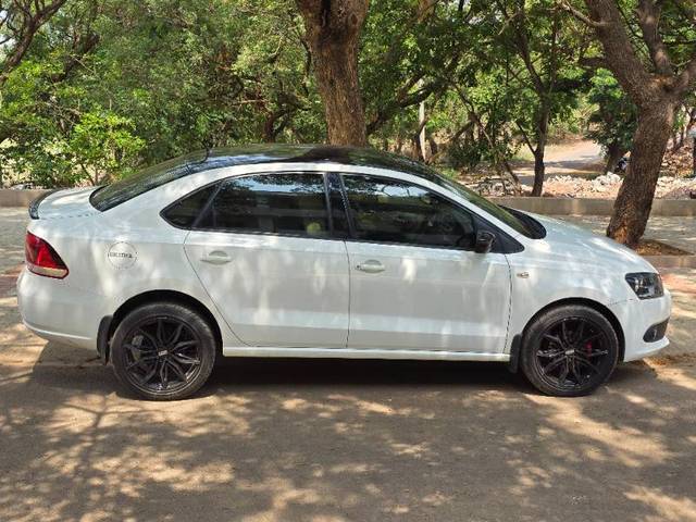 https://images10.gaadi.com/usedgaadi-sellcar/UsedCar/f57fbf08a/60e60640-fbf2-4927-9e85-1f10584b9579.jpg?imwidth=6401