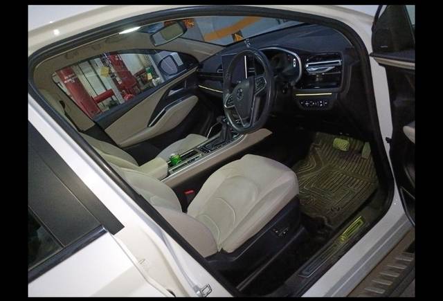 https://images10.gaadi.com/usedgaadi-sellcar/UsedCar/f5806a86a/1d250027-874c-4ddd-8800-9f04d86544d4.jpeg?imwidth=6402
