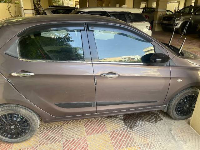 https://images10.gaadi.com/usedgaadi-sellcar/UsedCar/f580c99da/a6b9572c-6092-4cd6-a16f-bcfb445f4b37.jpeg?imwidth=6401