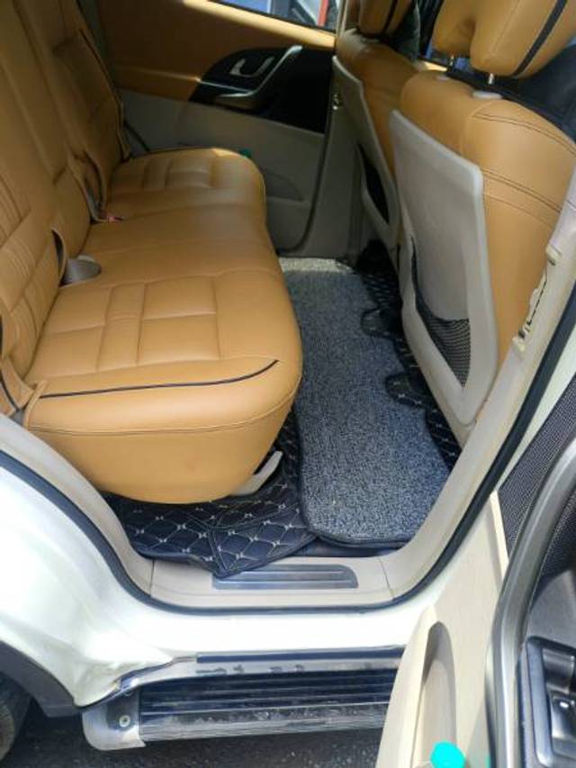 https://images10.gaadi.com/usedgaadi-sellcar/UsedCar/f580f50da/c044527e-acaf-4ce8-a439-4385a50cfa9c.jpg?imwidth=6401
