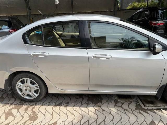 https://images10.gaadi.com/usedgaadi-sellcar/UsedCar/f5812b48a/68044e5c-b1b9-47dd-bc27-bba3feb31768.jpg?imwidth=6401