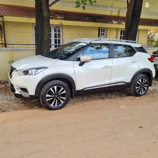https://images10.gaadi.com/usedgaadi-sellcar/UsedCar/f581e8cda/6c7fbc3e-0cf0-46a3-9e83-6a52b5bc4a13.jpg?imwidth=6400