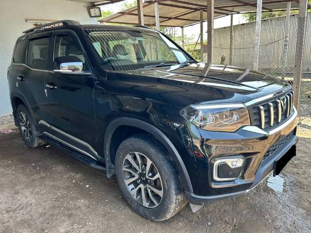 https://images10.gaadi.com/usedgaadi-sellcar/UsedCar/f582f8eba/5a0104e1-b3f2-440a-a589-33c205548ccc.jpg?imwidth=6400