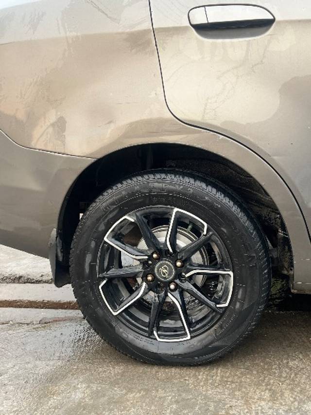 https://images10.gaadi.com/usedgaadi-sellcar/UsedCar/f58309d5a/7b8c4462-b82e-435a-a2bf-3f82decec6b8.jpeg?imwidth=6401