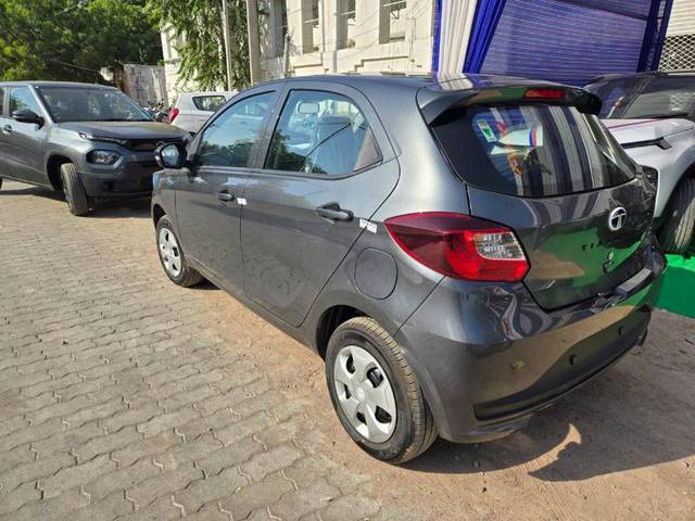 https://images10.gaadi.com/usedgaadi-sellcar/UsedCar/f5831631a/452e051a-ee56-484e-92ad-69414d1a58f5.jpg?imwidth=6402