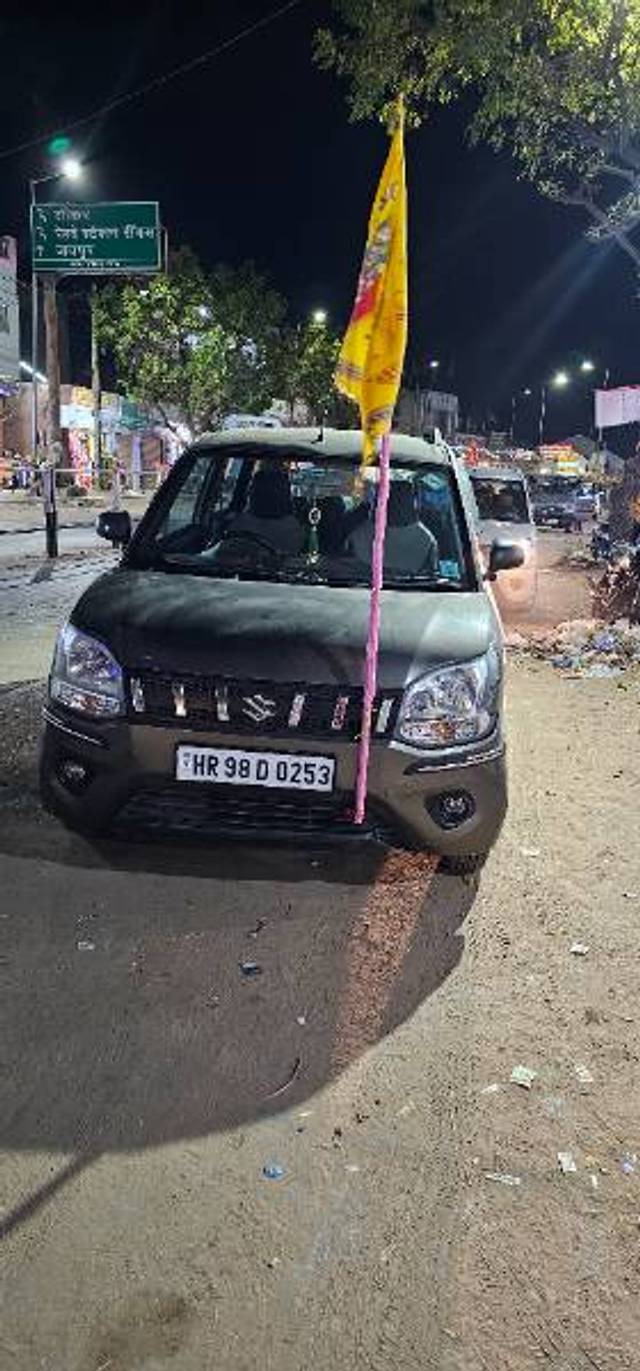 https://images10.gaadi.com/usedgaadi-sellcar/UsedCar/f583527da/bf319953-05aa-4f10-ab86-a798a0f46001.jpg?imwidth=6400
