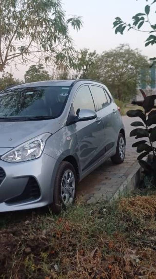 https://images10.gaadi.com/usedgaadi-sellcar/UsedCar/f5837c17a/b6368a0c-aeba-43fd-9813-a7c08bd042bd.jpg?imwidth=6400