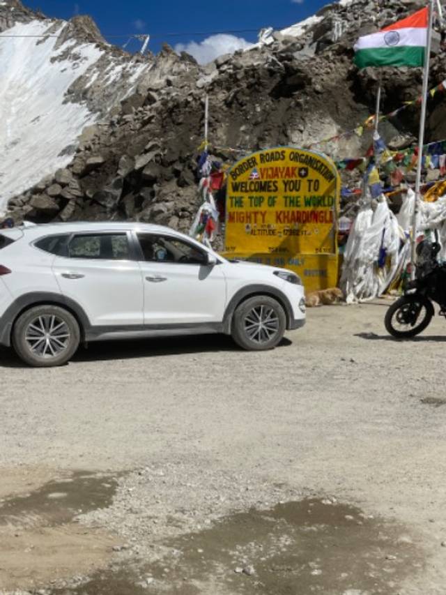 https://images10.gaadi.com/usedgaadi-sellcar/UsedCar/f583b158a/6c7c194e-38d7-4967-8035-445c7ab3649c.jpeg?imwidth=6401