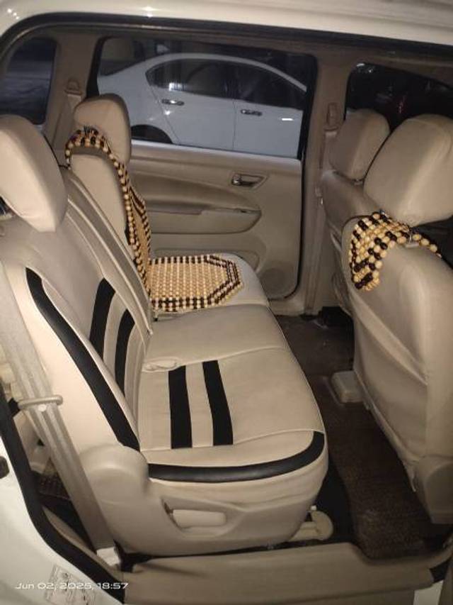 https://images10.gaadi.com/usedgaadi-sellcar/UsedCar/f583db16a/32e32653-77fe-4f55-b937-777c63a7c0fd.jpg?imwidth=6400