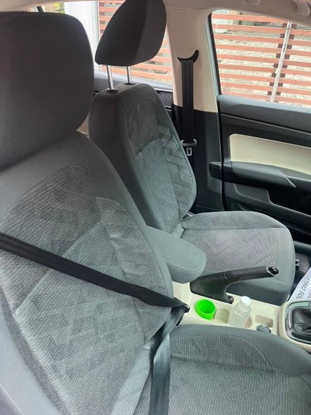 https://images10.gaadi.com/usedgaadi-sellcar/UsedCar/f5840697a/4b1d3cd8-3291-4689-80a2-066fa33b2192.jpeg?imwidth=6402