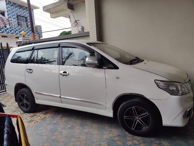 https://images10.gaadi.com/usedgaadi-sellcar/UsedCar/f584216ba/b1ddb891-b7ed-4586-b6d2-b3573eab2316.jpeg?imwidth=6400