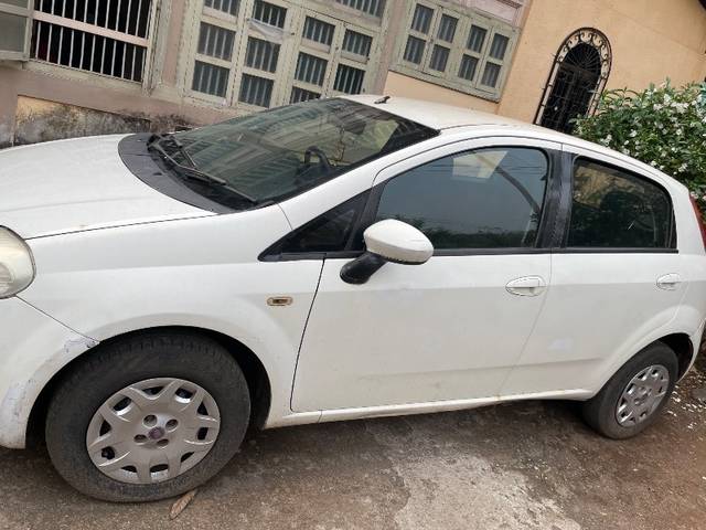 https://images10.gaadi.com/usedgaadi-sellcar/UsedCar/f58432eba/de4e4d3e-3ee7-48b9-a305-c16ab2b2eea5.jpeg?imwidth=6400