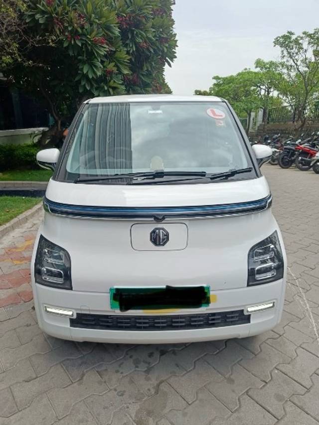 https://images10.gaadi.com/usedgaadi-sellcar/UsedCar/f5843a12a/9c78cb9a-a3cd-4d40-bc6d-0ea28b9c32a5.jpeg?imwidth=6401