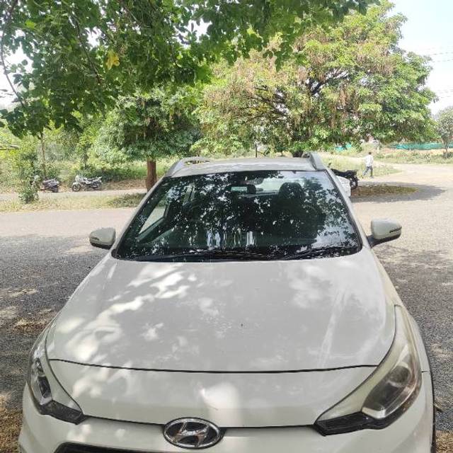 https://images10.gaadi.com/usedgaadi-sellcar/UsedCar/f584a840a/4956d82a-0257-4bf7-961b-253ecd3d245c.jpg?imwidth=6402