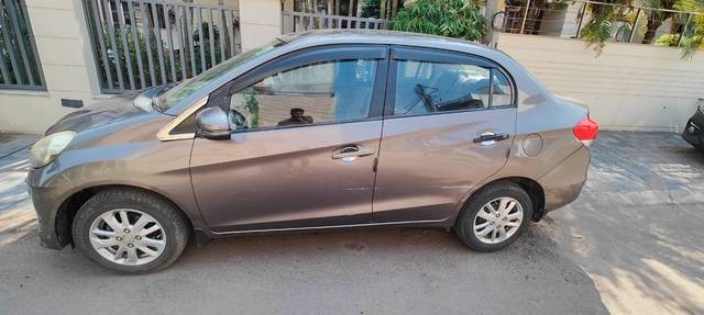 https://images10.gaadi.com/usedgaadi-sellcar/UsedCar/f584b8d5a/6dd46a46-c699-43ed-9ce1-820f5e9bf324.jpg?imwidth=6401