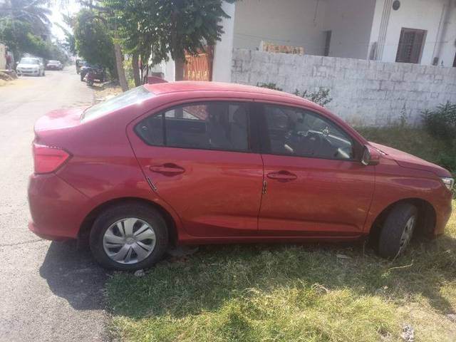 https://images10.gaadi.com/usedgaadi-sellcar/UsedCar/f585f00ba/301bb10d-d8a1-402c-941e-5a92aadda5ab.jpg?imwidth=6401