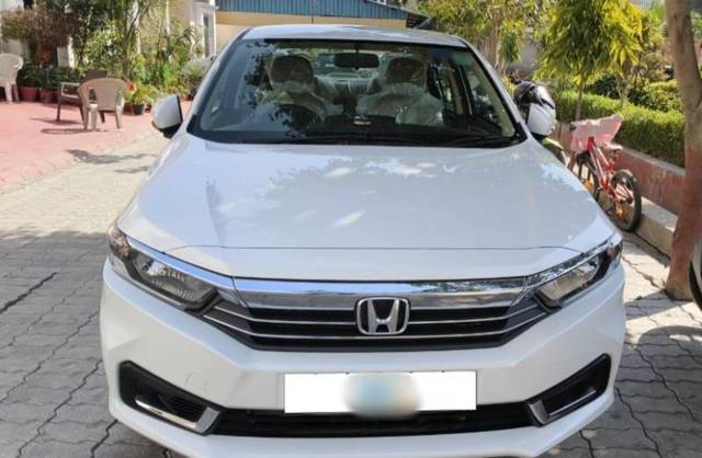 https://images10.gaadi.com/usedgaadi-sellcar/UsedCar/f5866de0a/239a0a3a-2e0b-439d-b3e5-72cc7f4e5839.jpg?imwidth=6400