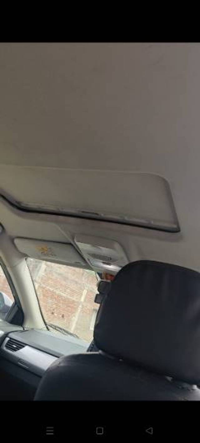 https://images10.gaadi.com/usedgaadi-sellcar/UsedCar/f586dc42a/4d57d3a3-1927-4136-8e20-68cdc5023df3.jpg?imwidth=6402