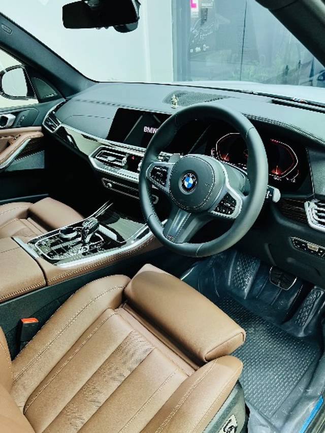 https://images10.gaadi.com/usedgaadi-sellcar/UsedCar/f5871067a/d8436813-98b5-44ad-94ff-e42db83e2da8.jpeg?imwidth=6401