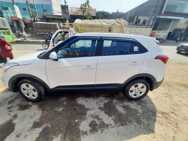 https://images10.gaadi.com/usedgaadi-sellcar/UsedCar/f5876bd8a/43b27c45-a9c7-44c6-b3ea-24203f3f7274.jpg?imwidth=6400