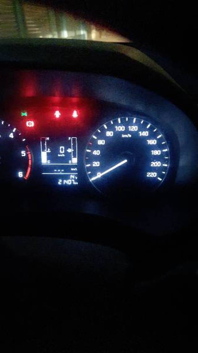 https://images10.gaadi.com/usedgaadi-sellcar/UsedCar/f5876bd8a/ed0edb12-c21a-47f7-8950-c8f4c3ecca49.jpg?imwidth=6402