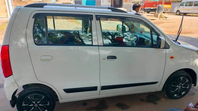 https://images10.gaadi.com/usedgaadi-sellcar/UsedCar/f587e5dfa/8864d42d-42e4-478d-a106-0843187b4d0f.jpg?imwidth=6401
