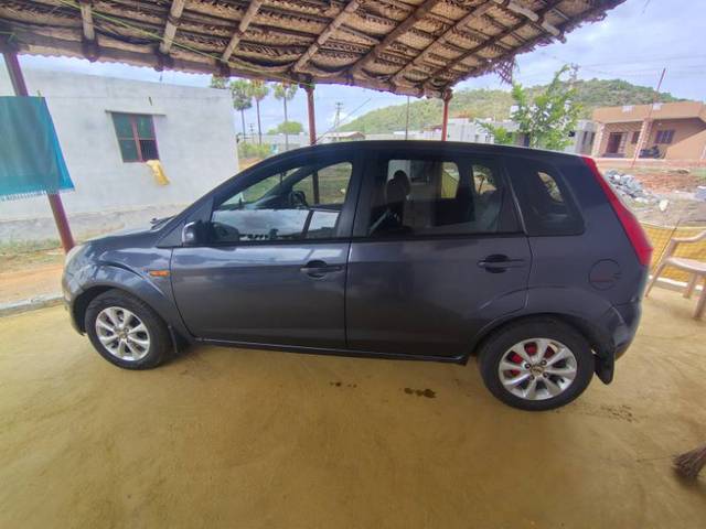https://images10.gaadi.com/usedgaadi-sellcar/UsedCar/f58821cea/2741b6ad-4b3c-45ad-8b12-ac94cbbed58a.jpg?imwidth=6402