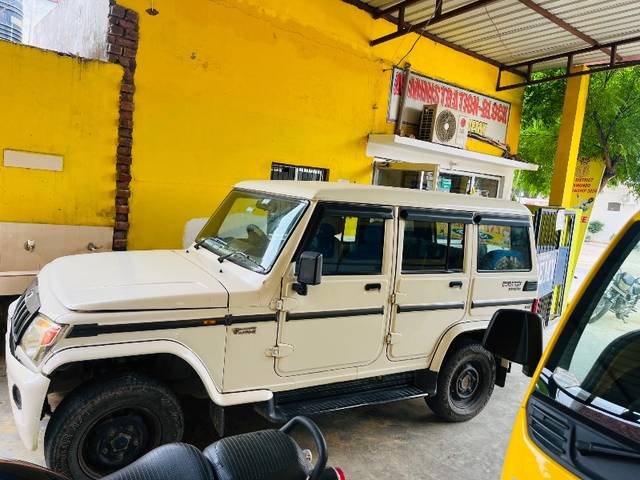 https://images10.gaadi.com/usedgaadi-sellcar/UsedCar/f588de3ea/18d2e822-4097-4740-a1d2-407e9270ac17.jpeg?imwidth=6402