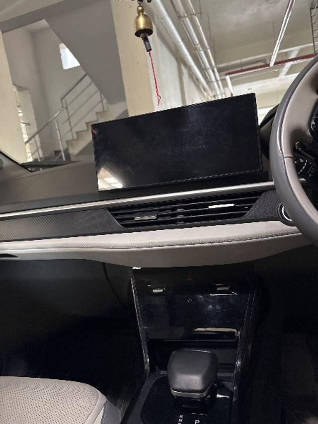 https://images10.gaadi.com/usedgaadi-sellcar/UsedCar/f5897b34a/b2ec81b9-1892-47de-85da-5e465d07af41.jpg?imwidth=6402