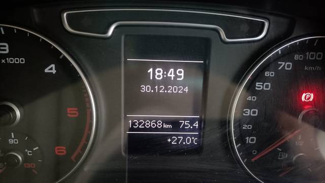 https://images10.gaadi.com/usedgaadi-sellcar/UsedCar/f589914ca/fd7cf78f-030a-4275-922d-7963f537da5f.jpg?imwidth=6401