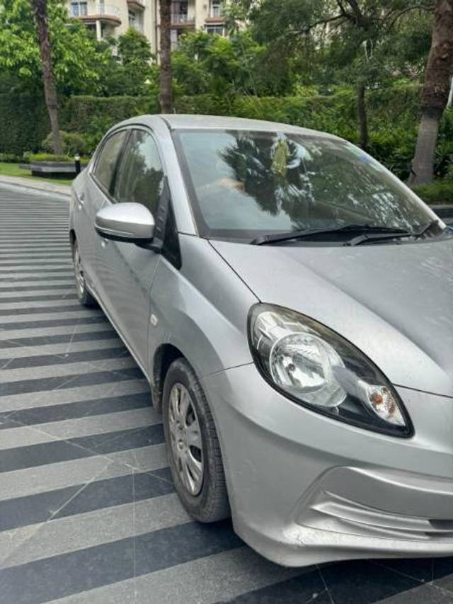https://images10.gaadi.com/usedgaadi-sellcar/UsedCar/f589b7a7a/62819fd8-4c94-4ae3-8345-2297819d0b56.jpeg?imwidth=6400