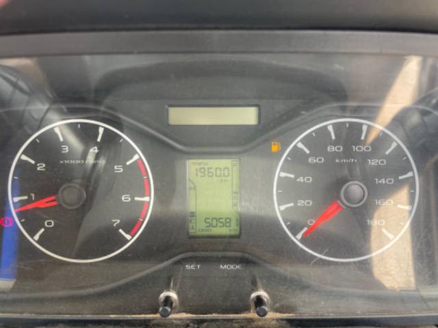 https://images10.gaadi.com/usedgaadi-sellcar/UsedCar/f589e576a/39352ea8-8f49-428c-96d2-ae91268bc790.jpeg?imwidth=6402