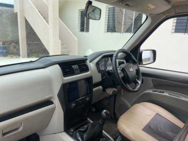 https://images10.gaadi.com/usedgaadi-sellcar/UsedCar/f589e576a/cf40c22a-14c3-4b06-8325-12cd2be2481a.jpeg?imwidth=6401