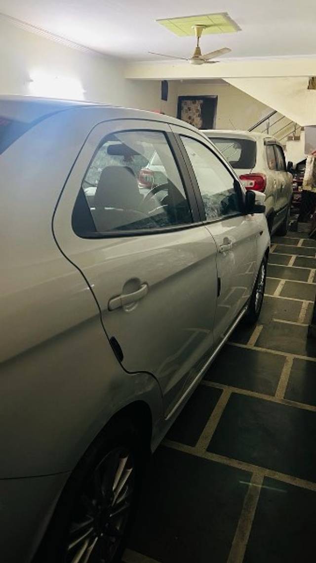 https://images10.gaadi.com/usedgaadi-sellcar/UsedCar/f58a0dcda/0661b52d-6cac-41be-a45f-42dfe6461bd0.jpeg?imwidth=6401
