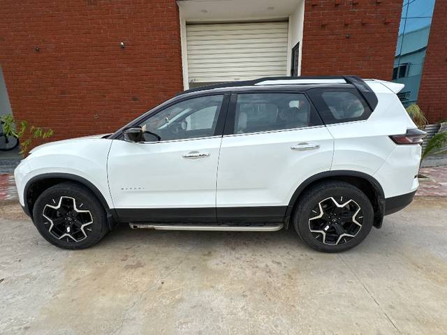 https://images10.gaadi.com/usedgaadi-sellcar/UsedCar/f58a5113a/cf3ddaa6-4289-46f0-8cd0-cf96af057289.jpeg?imwidth=6400