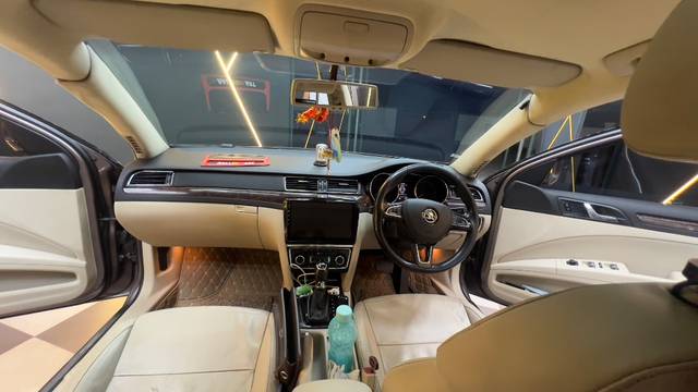 https://images10.gaadi.com/usedgaadi-sellcar/UsedCar/f58b4999a/022326fe-109b-4828-84ce-51f64189163f.jpeg?imwidth=6401