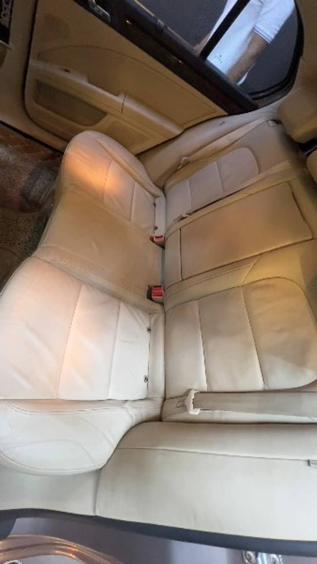 https://images10.gaadi.com/usedgaadi-sellcar/UsedCar/f58b4999a/10d54e80-1111-475c-80ec-01bea49fe2cf.jpeg?imwidth=6402