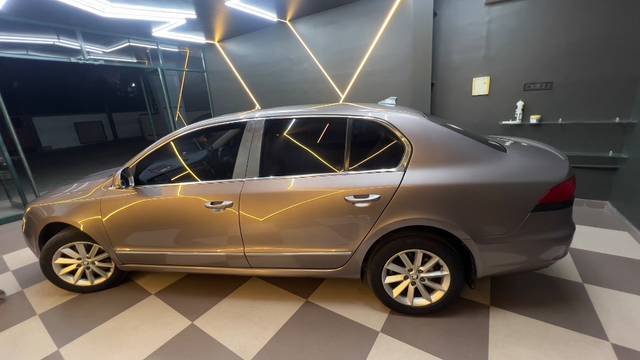 https://images10.gaadi.com/usedgaadi-sellcar/UsedCar/f58b4999a/8bd36bc3-32a9-419f-9b14-329f9d226692.jpeg?imwidth=6400