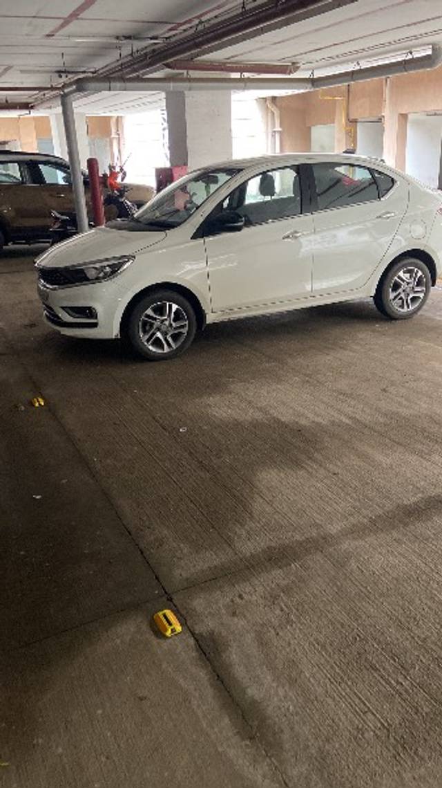 https://images10.gaadi.com/usedgaadi-sellcar/UsedCar/f58b845ea/e45141b0-2b2f-44fc-97ef-60a9d46271ae.jpeg?imwidth=6400